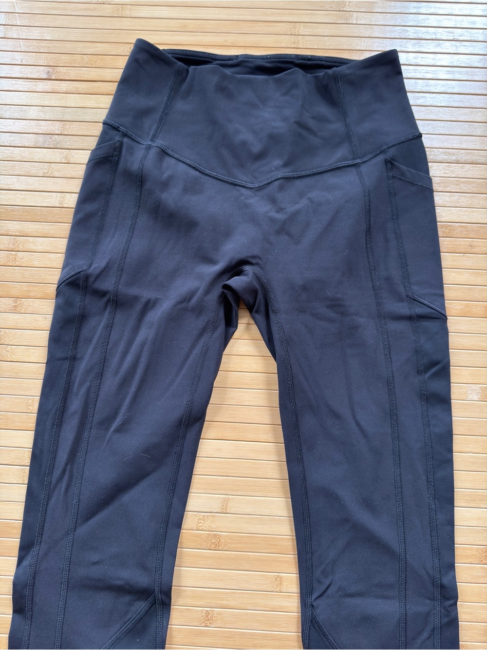 Lululemon - Size 6 - ATRP - High Rise - Side Pocket - All the Right Places - Picture 4 of 7